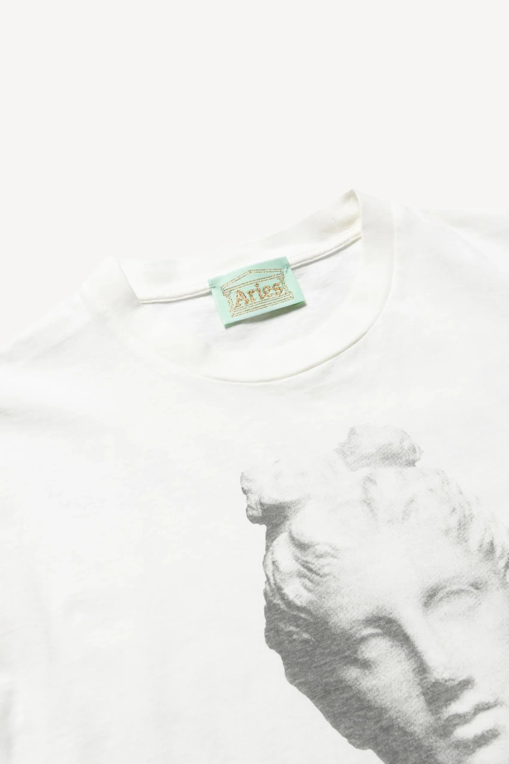 AGED STATUE SS TEE / ARIES / WHITE