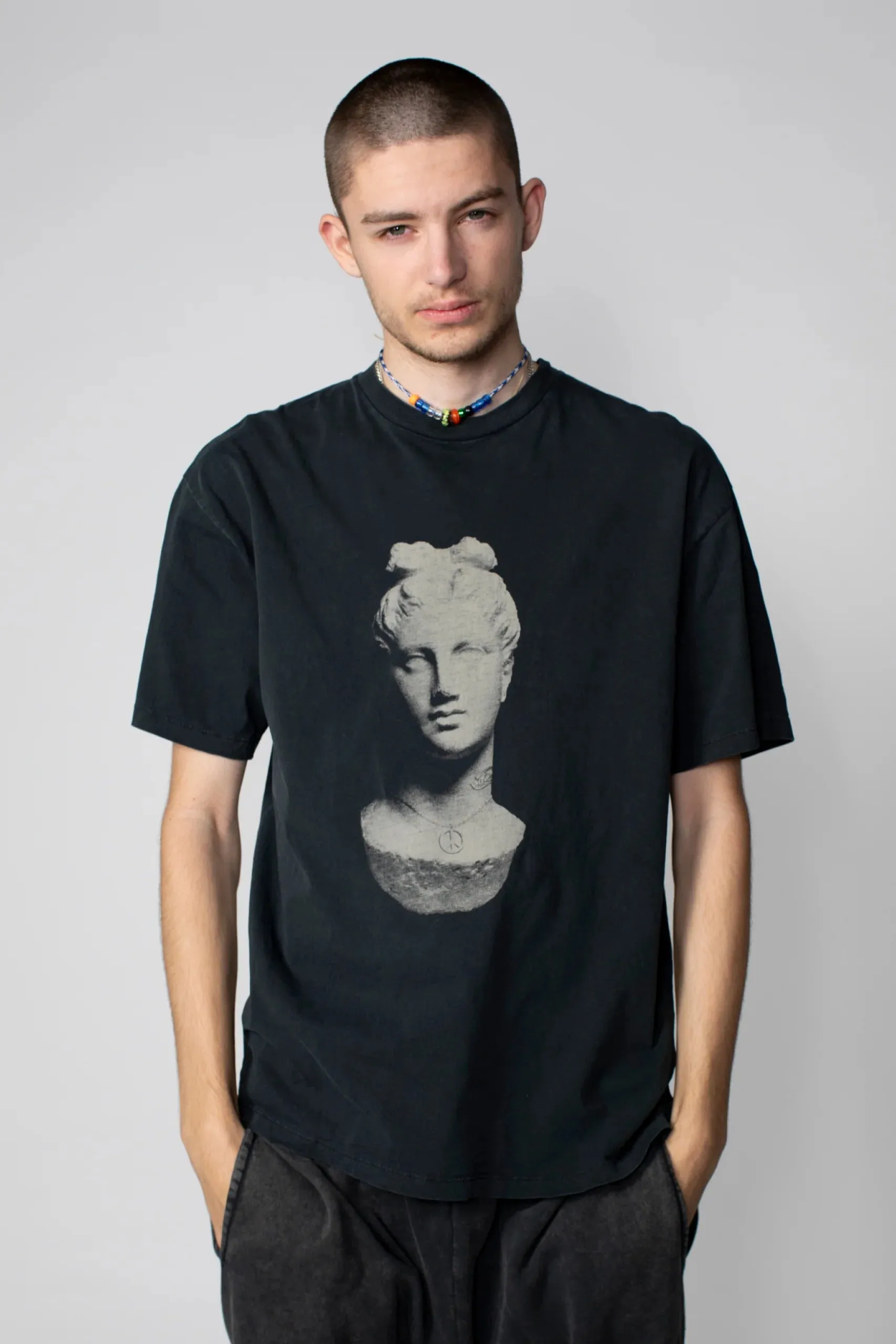 AGED STATUE SS TEE BLACK / ARIES