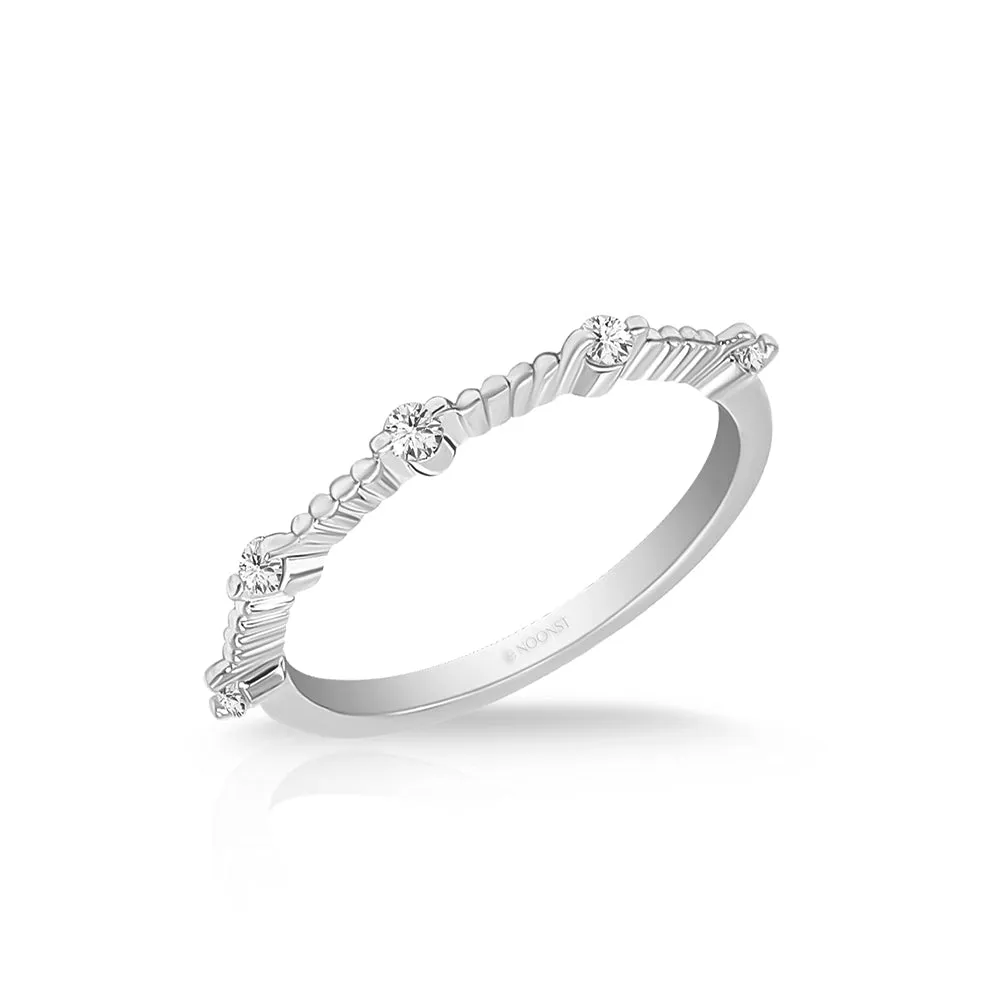 FEMININE CHIC DIAMOND RING