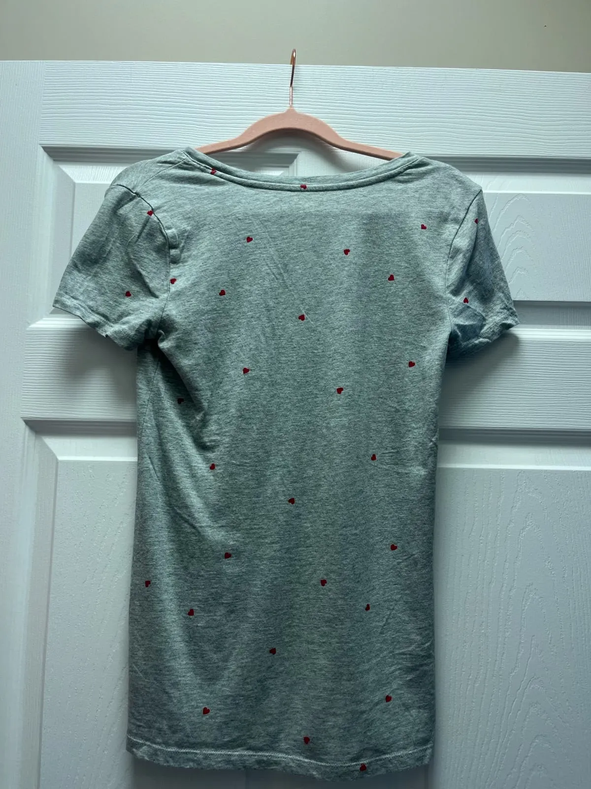 Gap XS Grey V-Neck T with Hearts