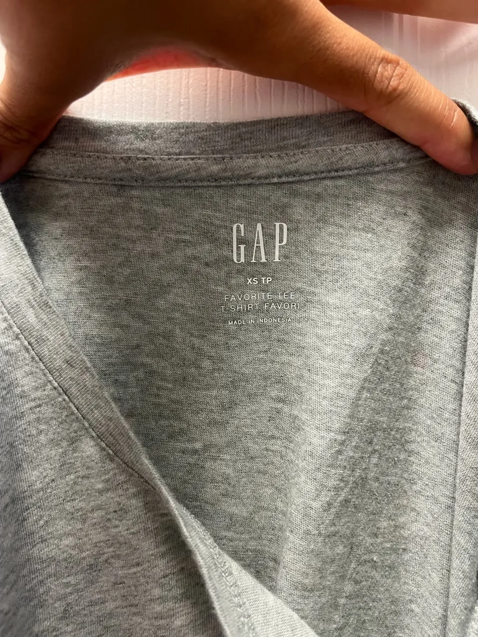 Gap XS Grey V-Neck T with Hearts