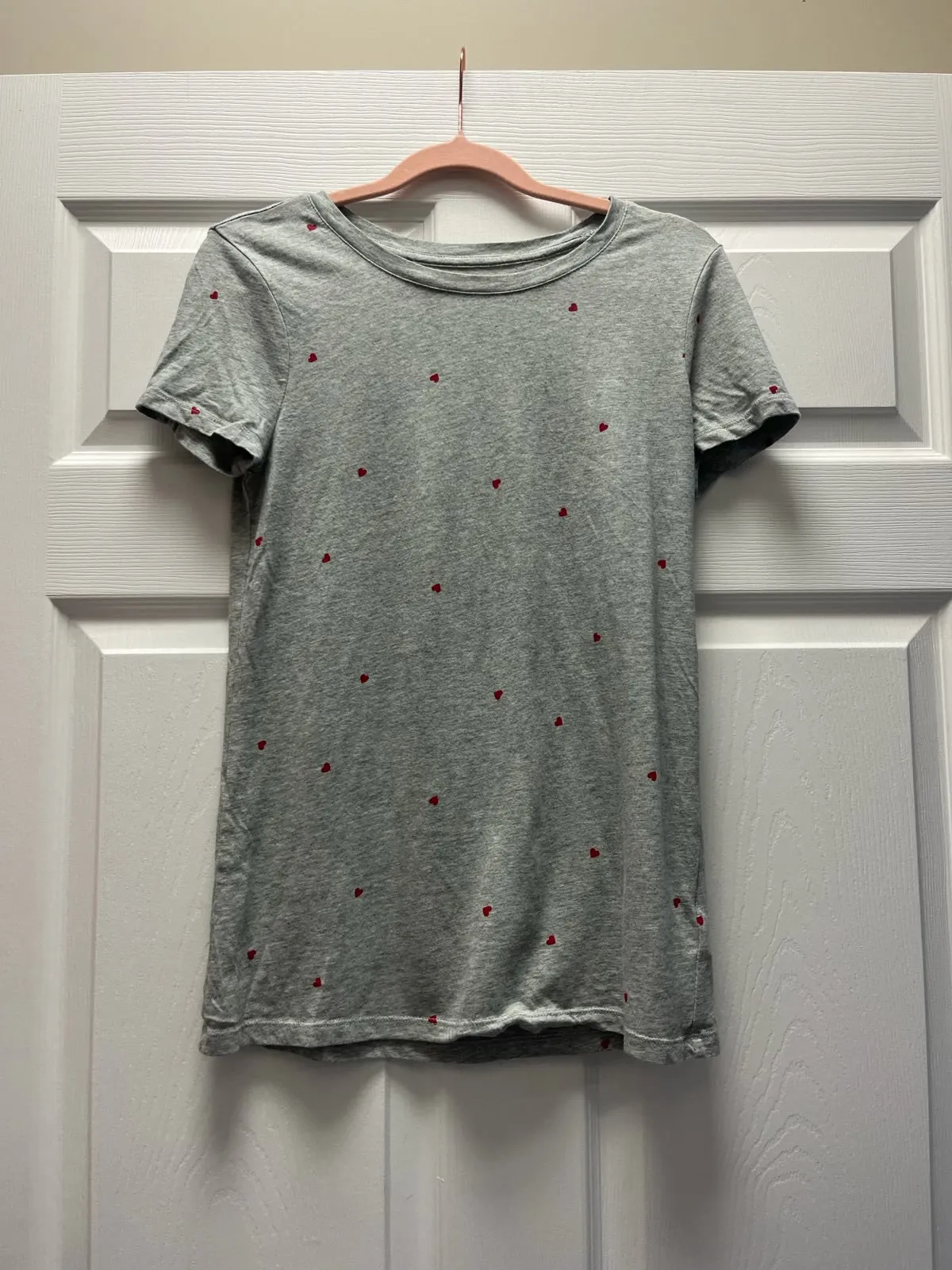 Gap XS Grey V-Neck T with Hearts